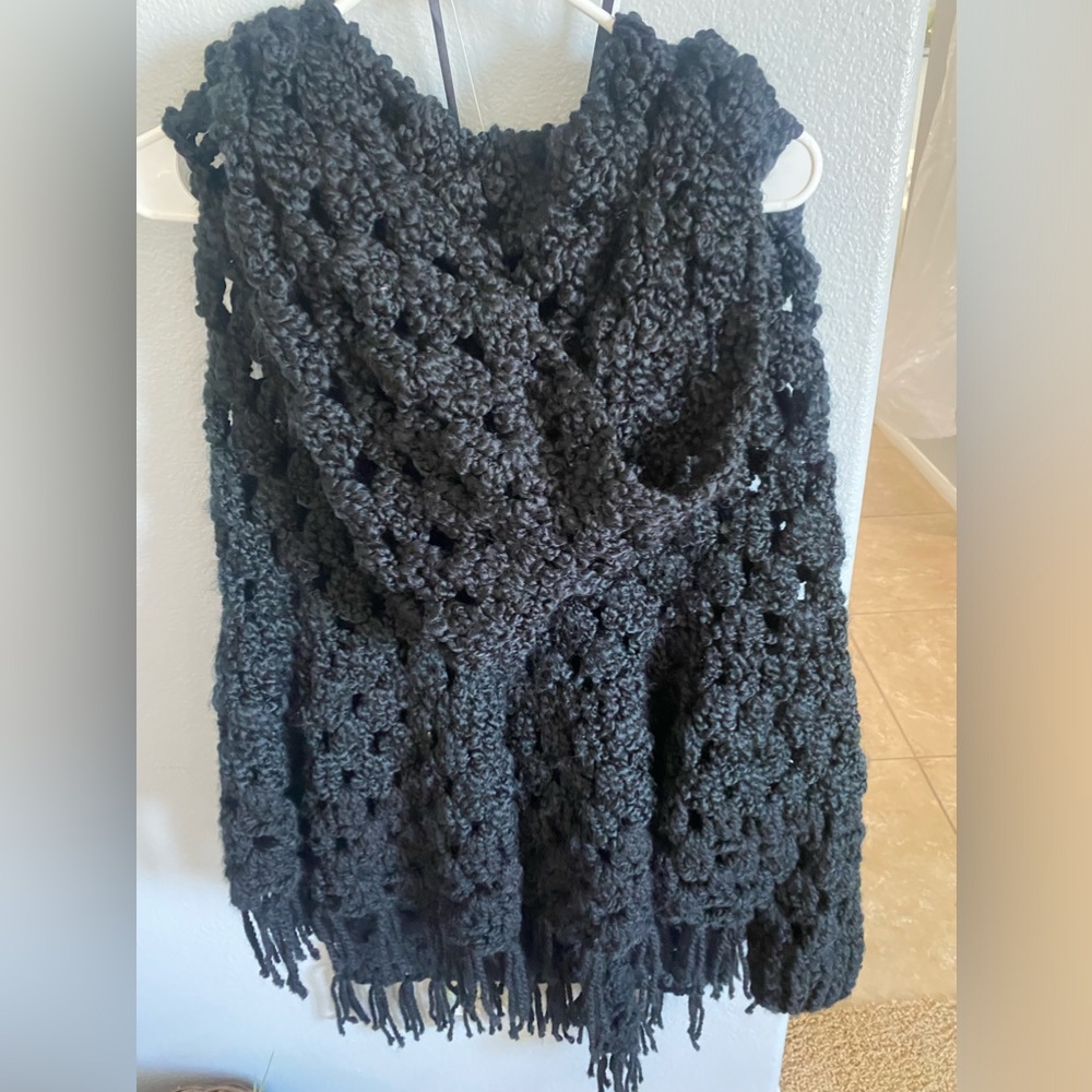 Like new crochet cape with Cristal Botton